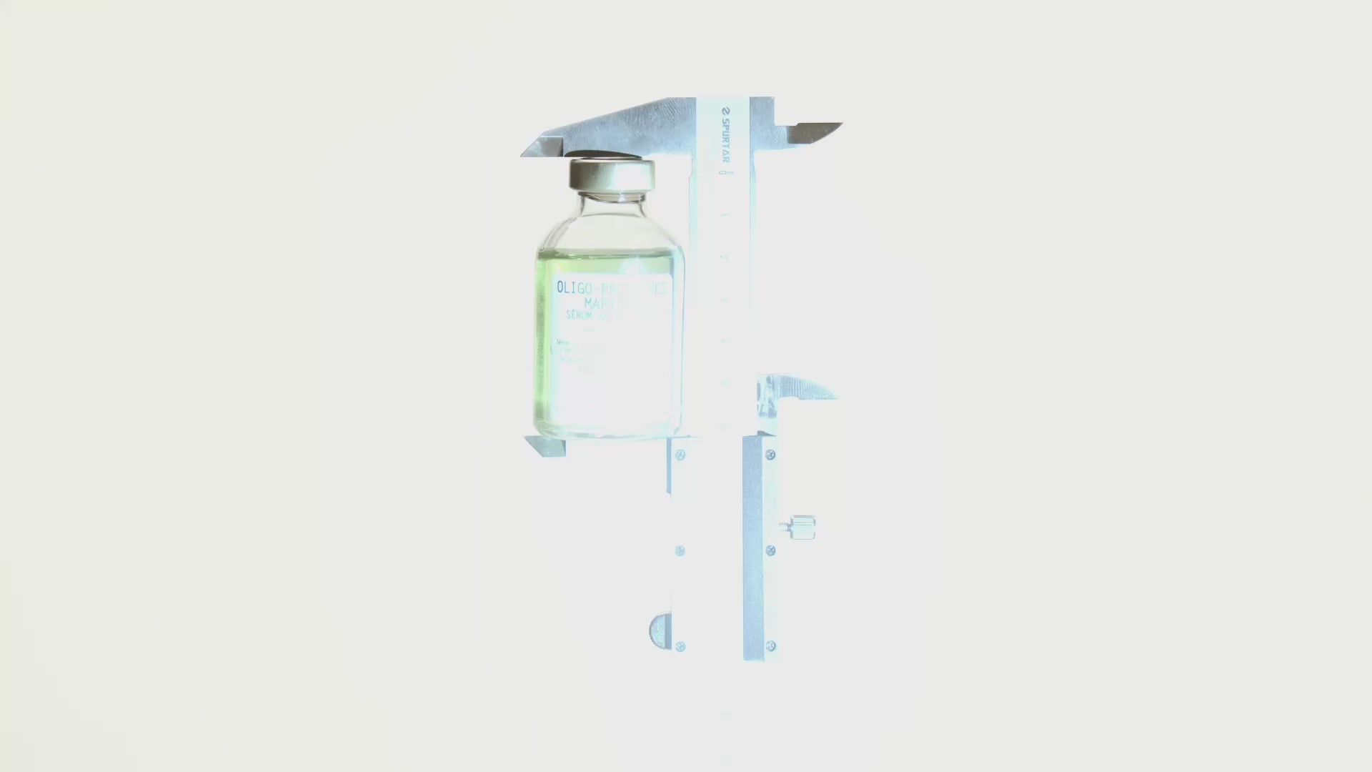 Carica video: How-to apply a serum
